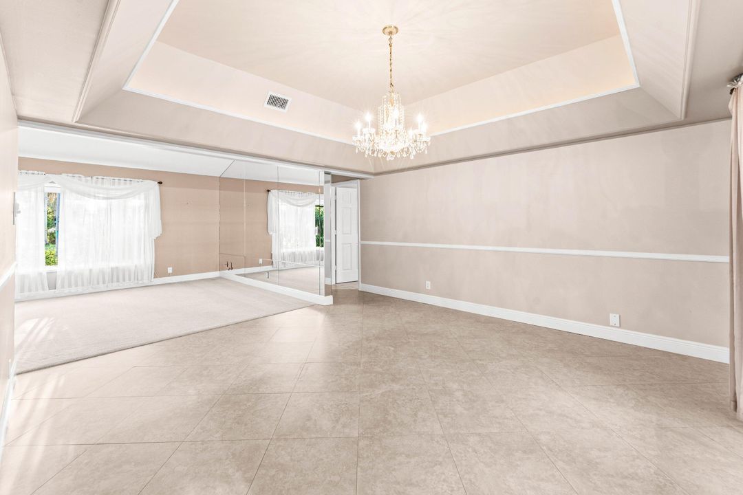 En Venta: $989,900 (4 camas, 2 baños, 2945 Pies cuadrados)