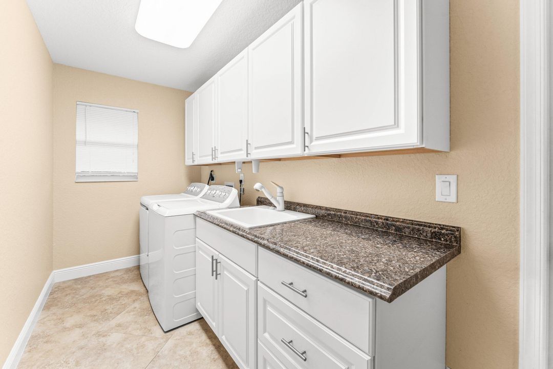 En Venta: $989,900 (4 camas, 2 baños, 2945 Pies cuadrados)