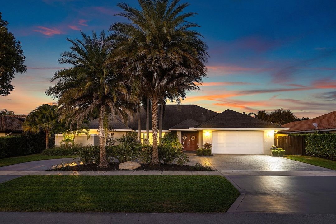 En Venta: $989,900 (4 camas, 2 baños, 2945 Pies cuadrados)