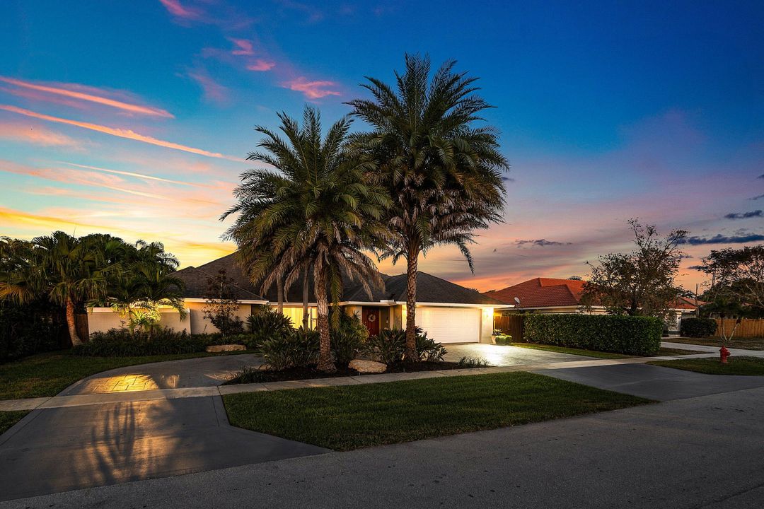 En Venta: $989,900 (4 camas, 2 baños, 2945 Pies cuadrados)