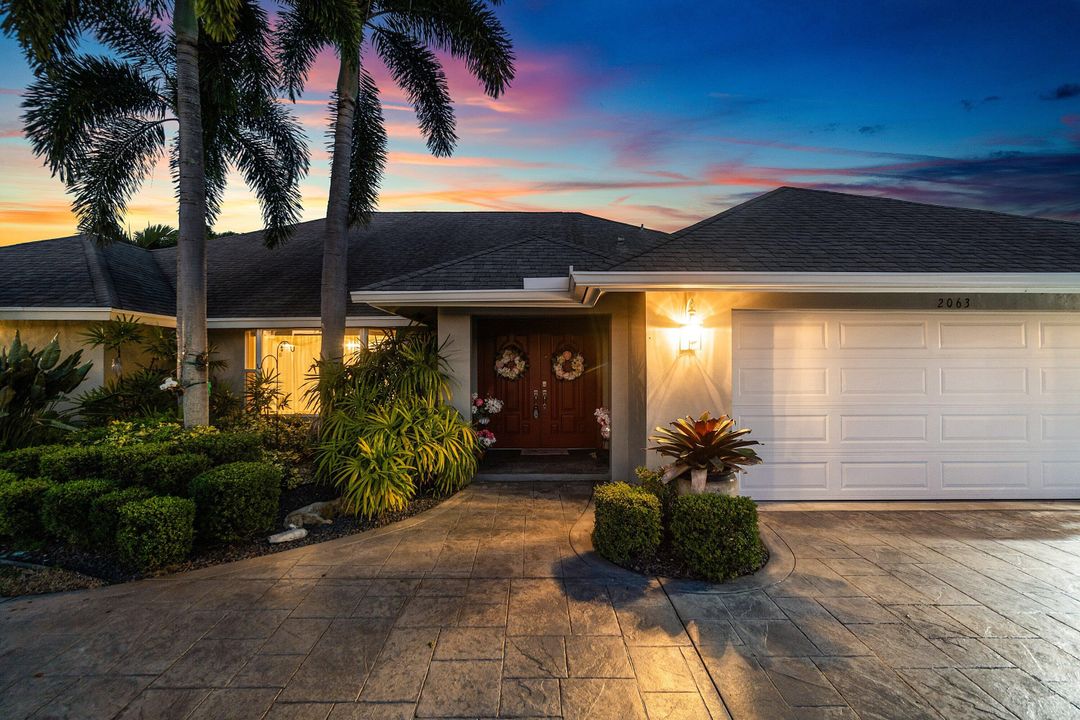 En Venta: $989,900 (4 camas, 2 baños, 2945 Pies cuadrados)