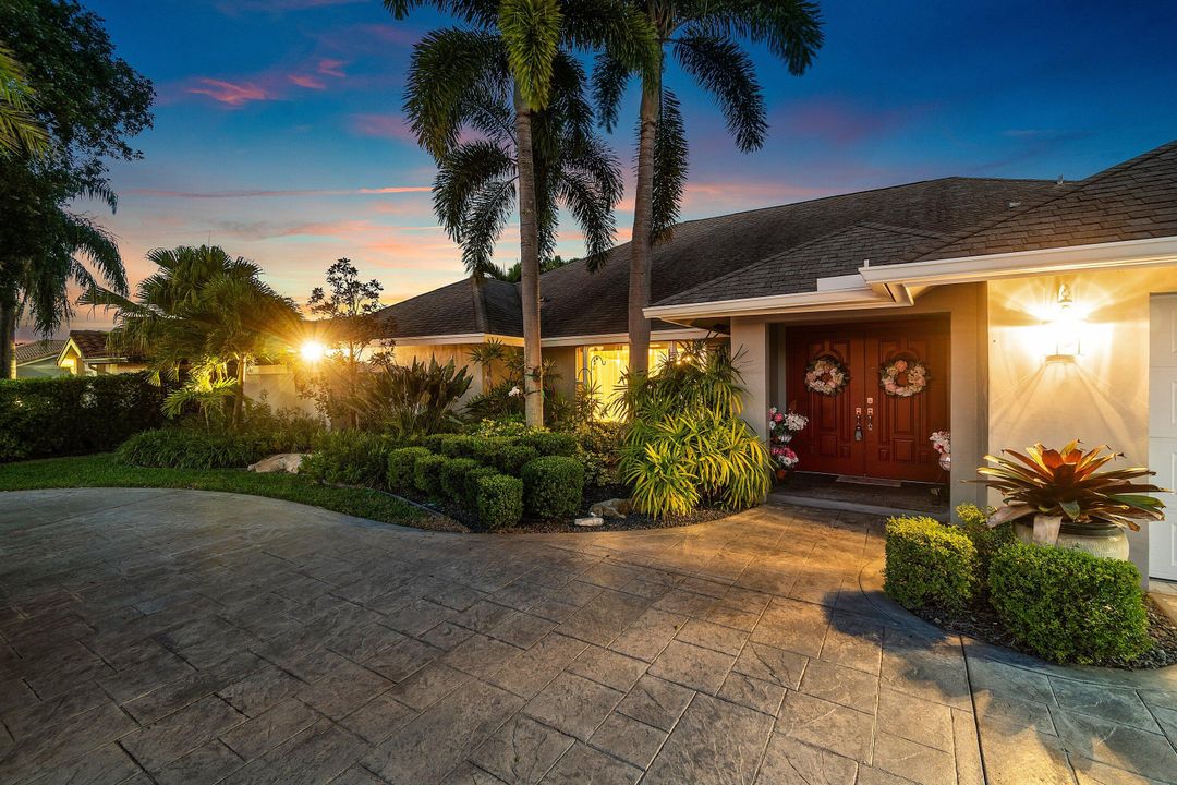 En Venta: $989,900 (4 camas, 2 baños, 2945 Pies cuadrados)