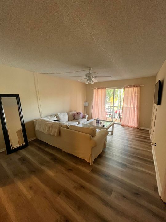 En Renta: $1,950 (2 camas, 2 baños, 936 Pies cuadrados)