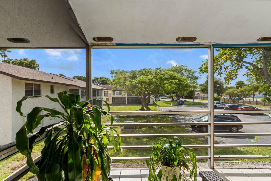 待售: $210,000 (2 贝兹, 2 浴室, 1019 平方英尺)