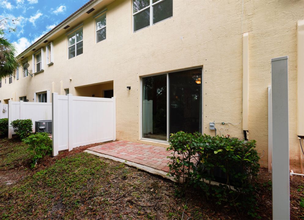 For Sale: $339,900 (3 beds, 2 baths, 1614 Square Feet)