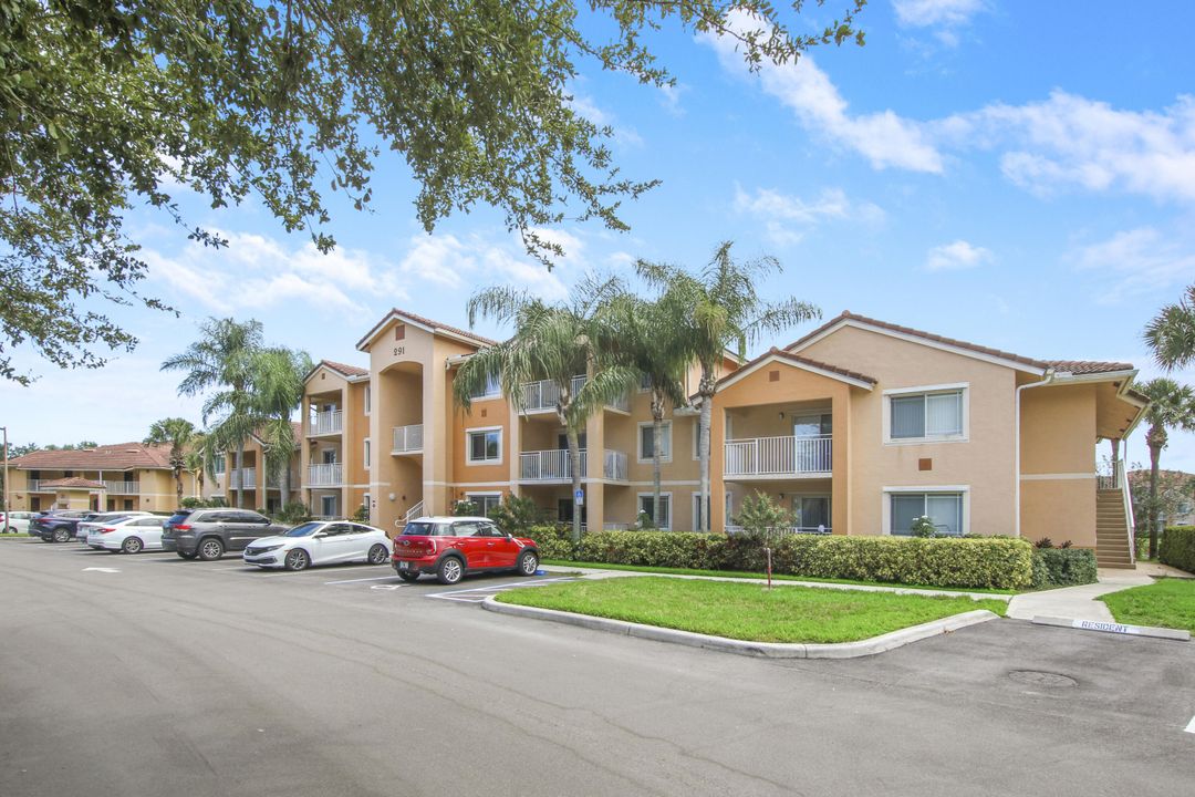 出租: $1,600 (1 贝兹, 1 浴室, 868 平方英尺)