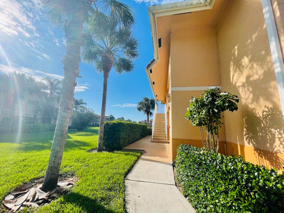 出租: $1,600 (1 贝兹, 1 浴室, 868 平方英尺)