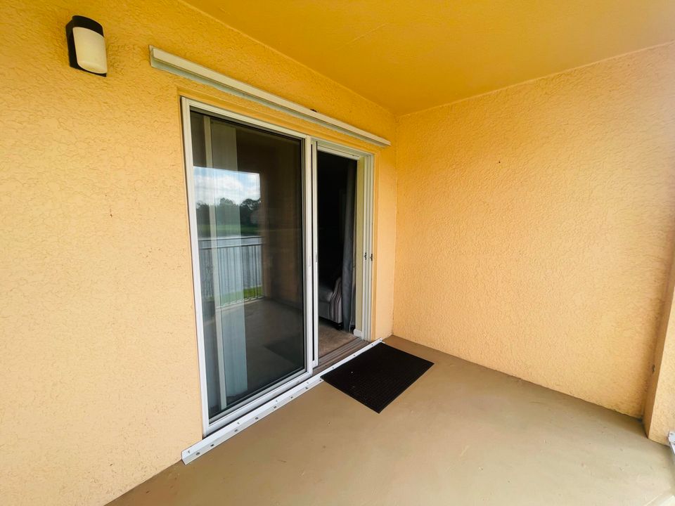 出租: $1,600 (1 贝兹, 1 浴室, 868 平方英尺)