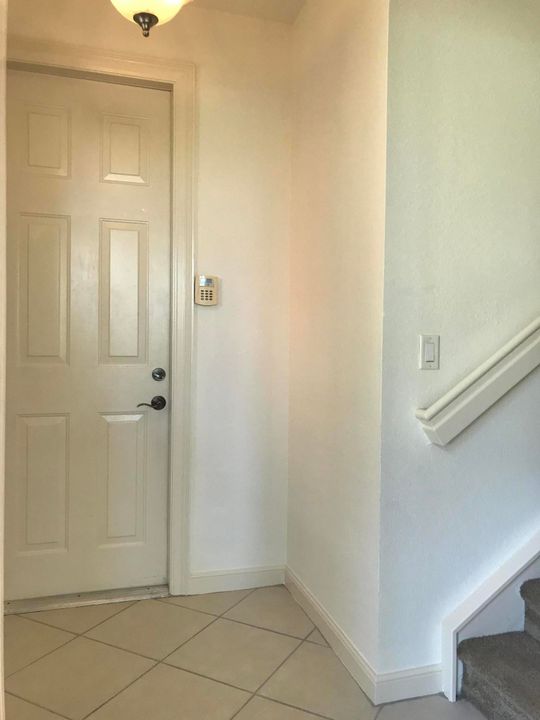 В аренду: $2,600 (2 спален, 2 ванн, 1357 Квадратных фут)