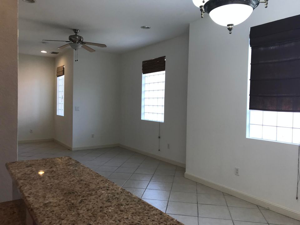 В аренду: $2,600 (2 спален, 2 ванн, 1357 Квадратных фут)