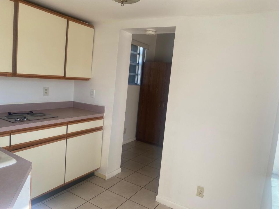 For Rent: $2,300 (2 beds, 3 baths, 986 Square Feet)