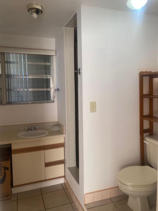 For Rent: $2,300 (2 beds, 3 baths, 986 Square Feet)