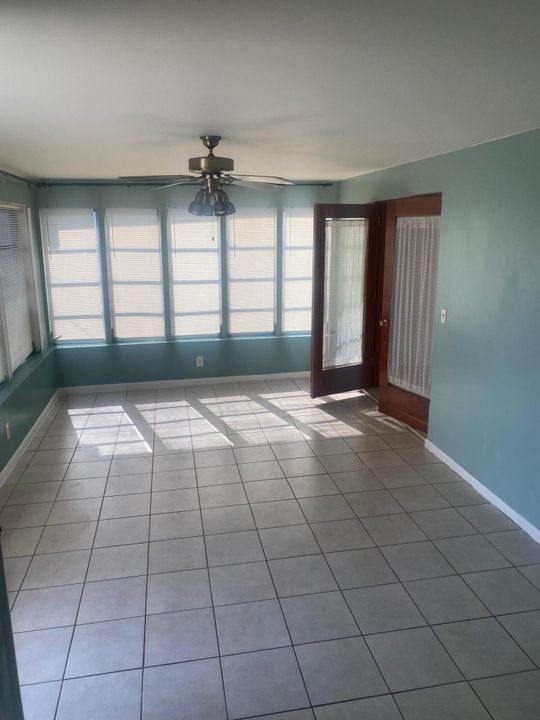 For Rent: $2,300 (2 beds, 3 baths, 986 Square Feet)