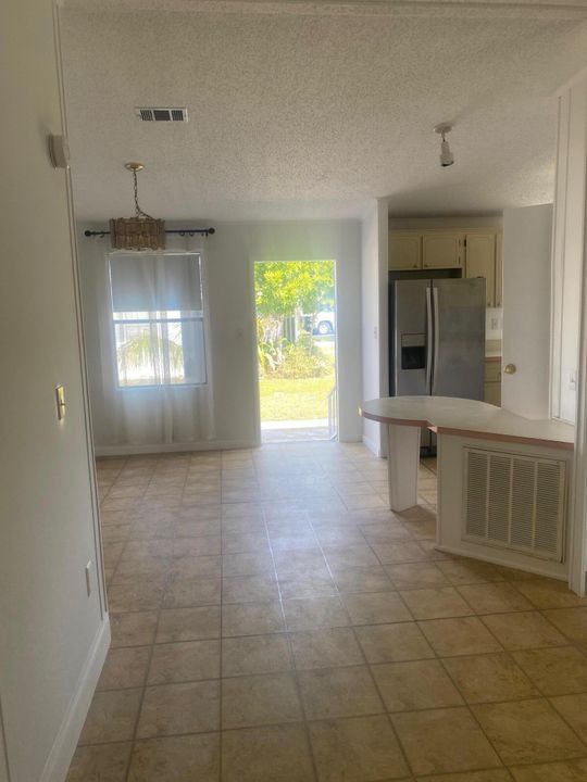 For Rent: $2,300 (2 beds, 3 baths, 986 Square Feet)