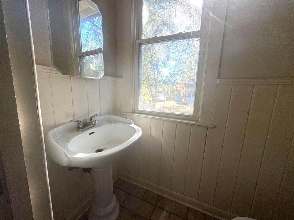 待售: $99,900 (3 贝兹, 2 浴室, 1094 平方英尺)