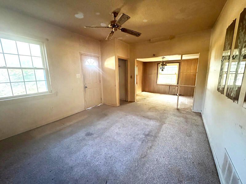 待售: $99,900 (3 贝兹, 2 浴室, 1094 平方英尺)