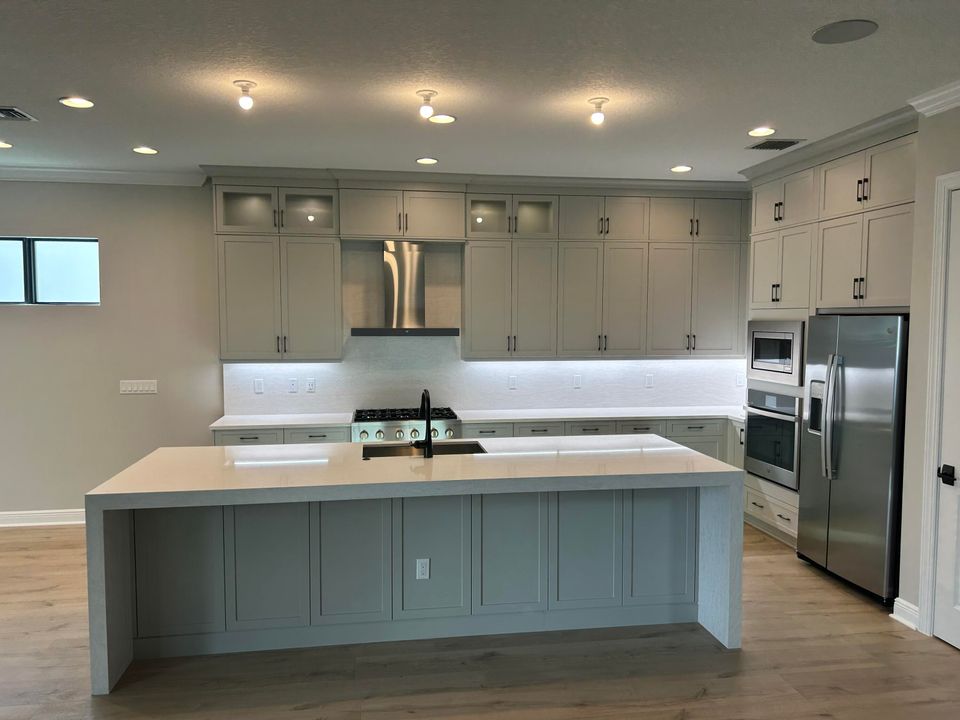 В аренду: $9,000 (6 спален, 4 ванн, 3813 Квадратных фут)