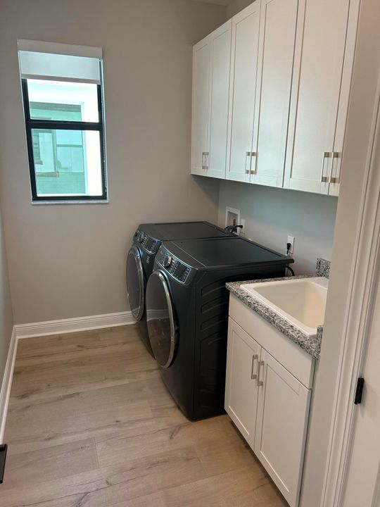 В аренду: $9,000 (6 спален, 4 ванн, 3813 Квадратных фут)