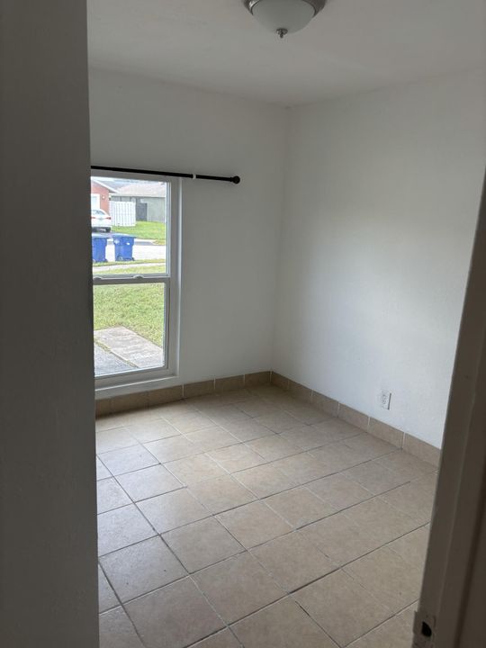 В аренду: $3,490 (5 спален, 3 ванн, 1783 Квадратных фут)