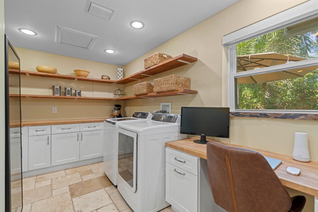 На продажу: $979,000 (3 спален, 2 ванн, 1948 Квадратных фут)