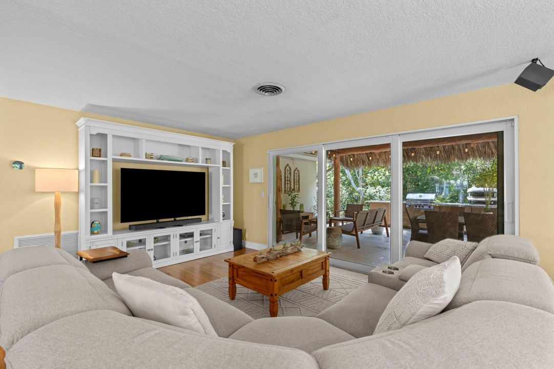 На продажу: $979,000 (3 спален, 2 ванн, 1948 Квадратных фут)