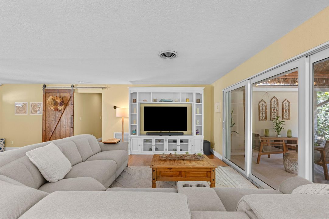 На продажу: $979,000 (3 спален, 2 ванн, 1948 Квадратных фут)