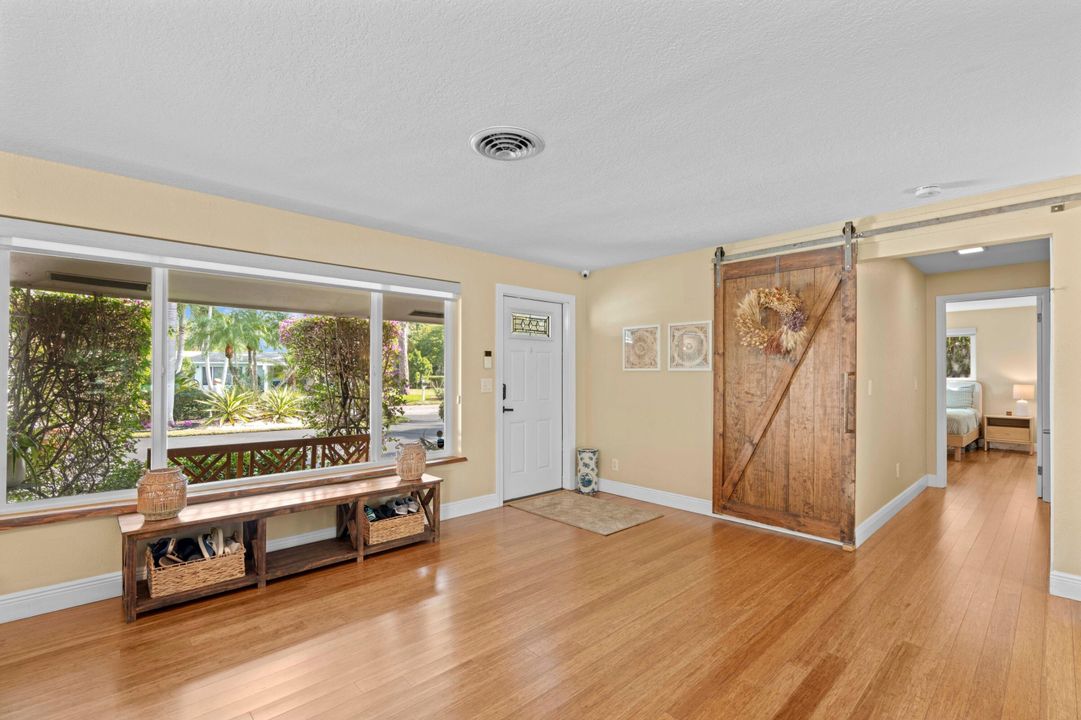 На продажу: $979,000 (3 спален, 2 ванн, 1948 Квадратных фут)