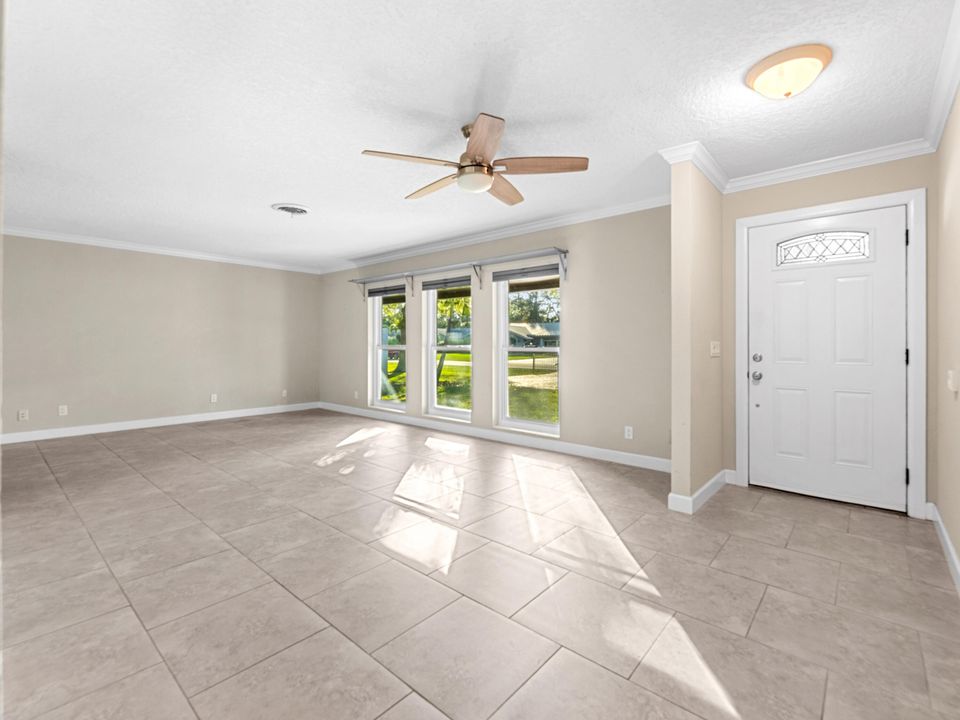 For Sale: $548,000 (4 beds, 3 baths, 1992 Square Feet)