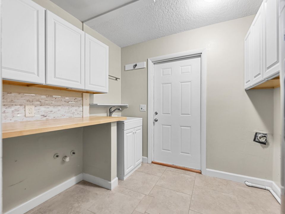 For Sale: $548,000 (4 beds, 3 baths, 1992 Square Feet)