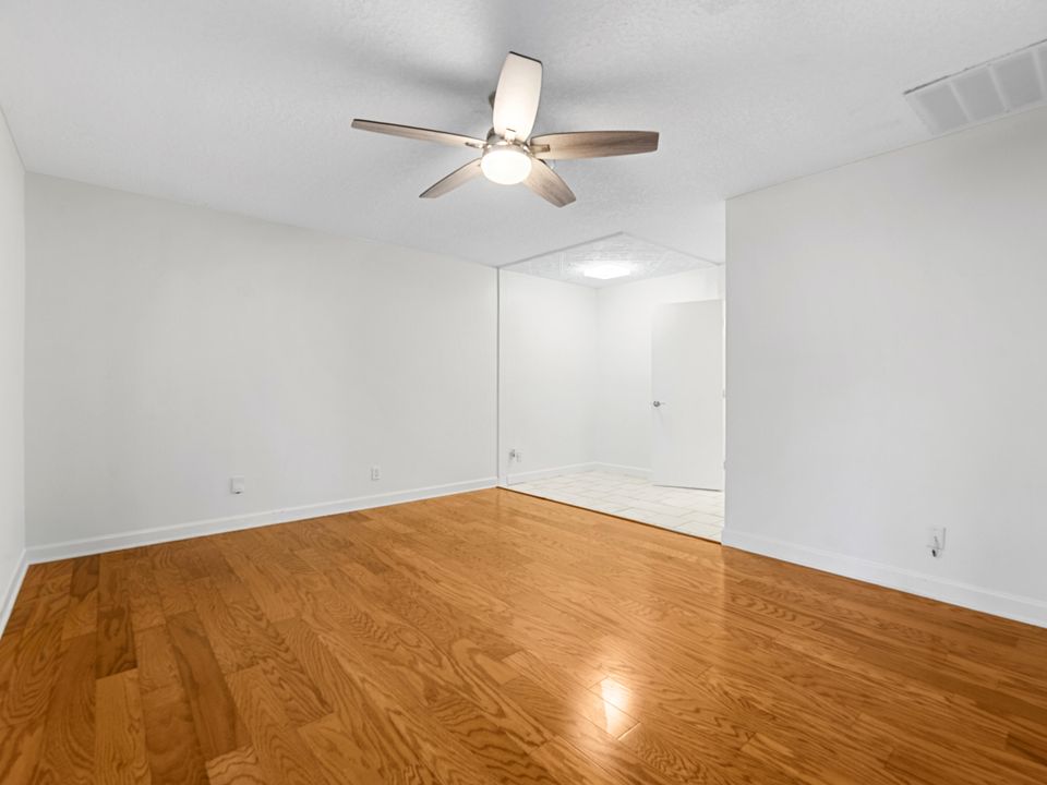 For Sale: $548,000 (4 beds, 3 baths, 1992 Square Feet)