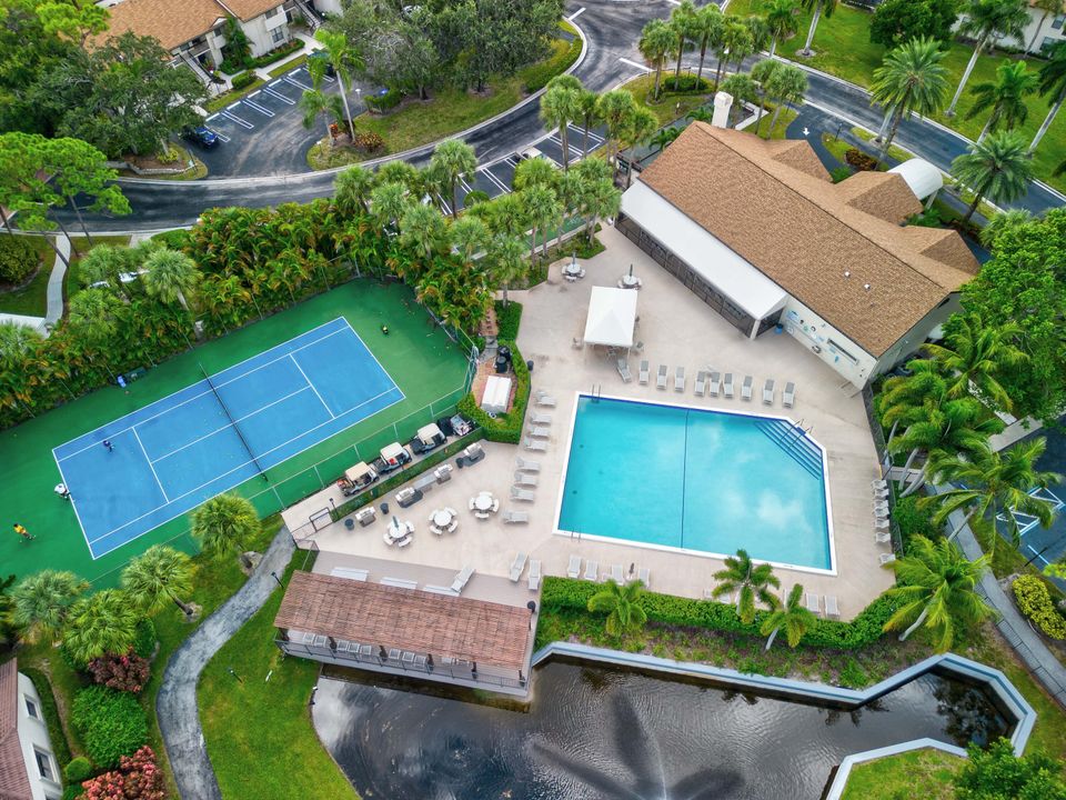 For Sale: $249,000 (3 beds, 2 baths, 1396 Square Feet)