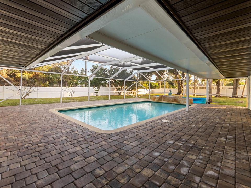 For Sale: $548,000 (4 beds, 3 baths, 1992 Square Feet)