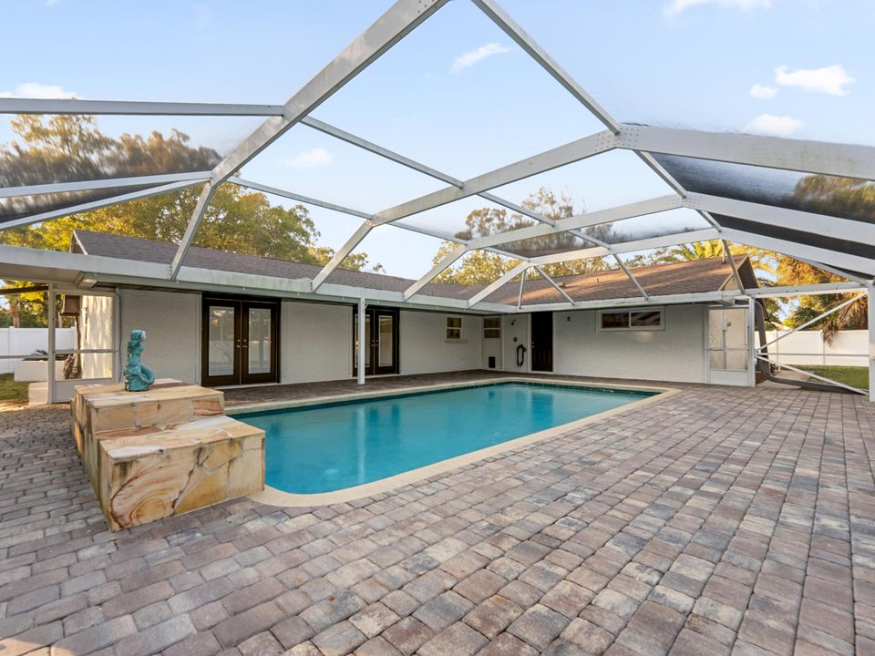 For Sale: $548,000 (4 beds, 3 baths, 1992 Square Feet)