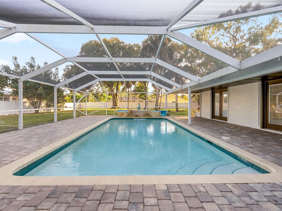 For Sale: $548,000 (4 beds, 3 baths, 1992 Square Feet)