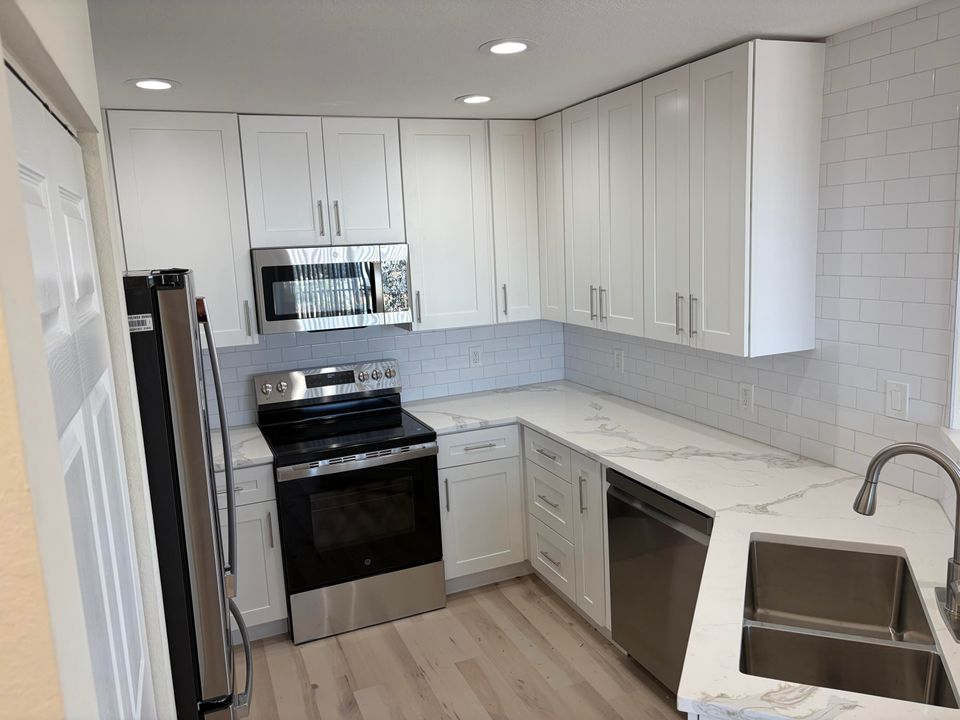 В аренду: $2,850 (2 спален, 1 ванн, 995 Квадратных фут)