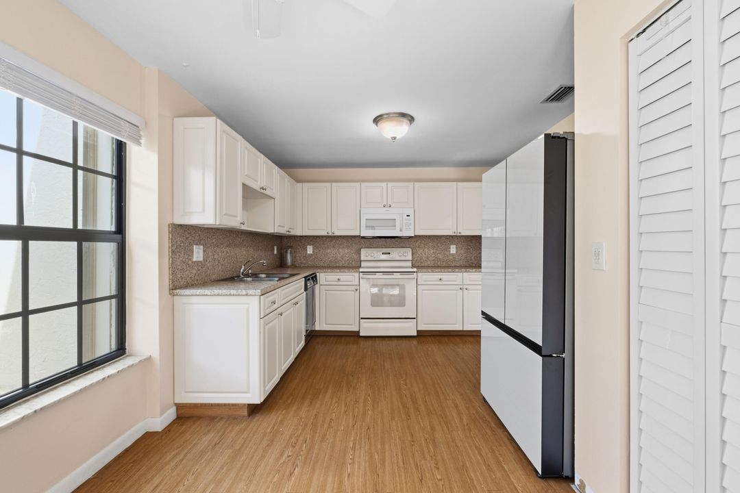 For Rent: $2,300 (3 beds, 2 baths, 1396 Square Feet)