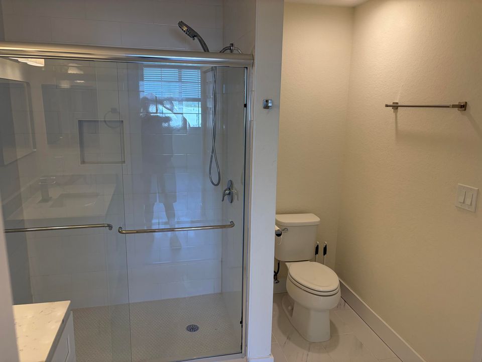 В аренду: $2,850 (2 спален, 1 ванн, 995 Квадратных фут)