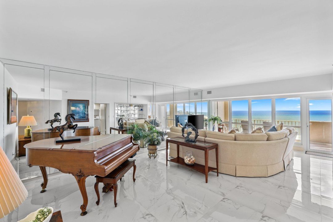 En Venta: $2,395,000 (2 camas, 2 baños, 2150 Pies cuadrados)