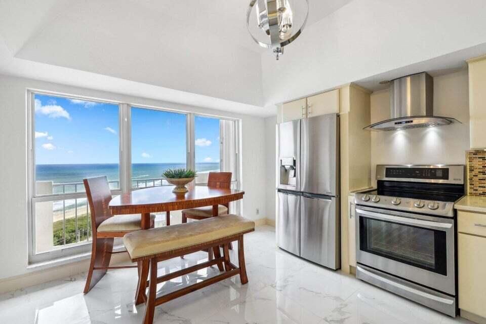 En Venta: $2,395,000 (2 camas, 2 baños, 2150 Pies cuadrados)