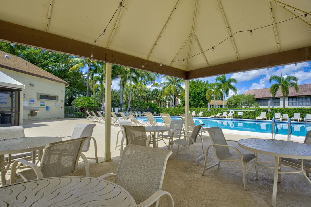 For Sale: $249,000 (3 beds, 2 baths, 1396 Square Feet)