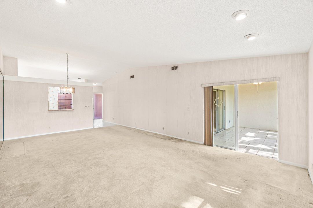 待售: $240,000 (2 贝兹, 2 浴室, 1262 平方英尺)