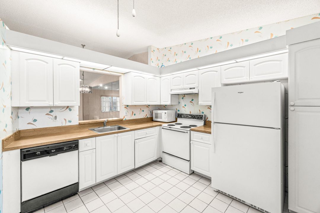 待售: $240,000 (2 贝兹, 2 浴室, 1262 平方英尺)