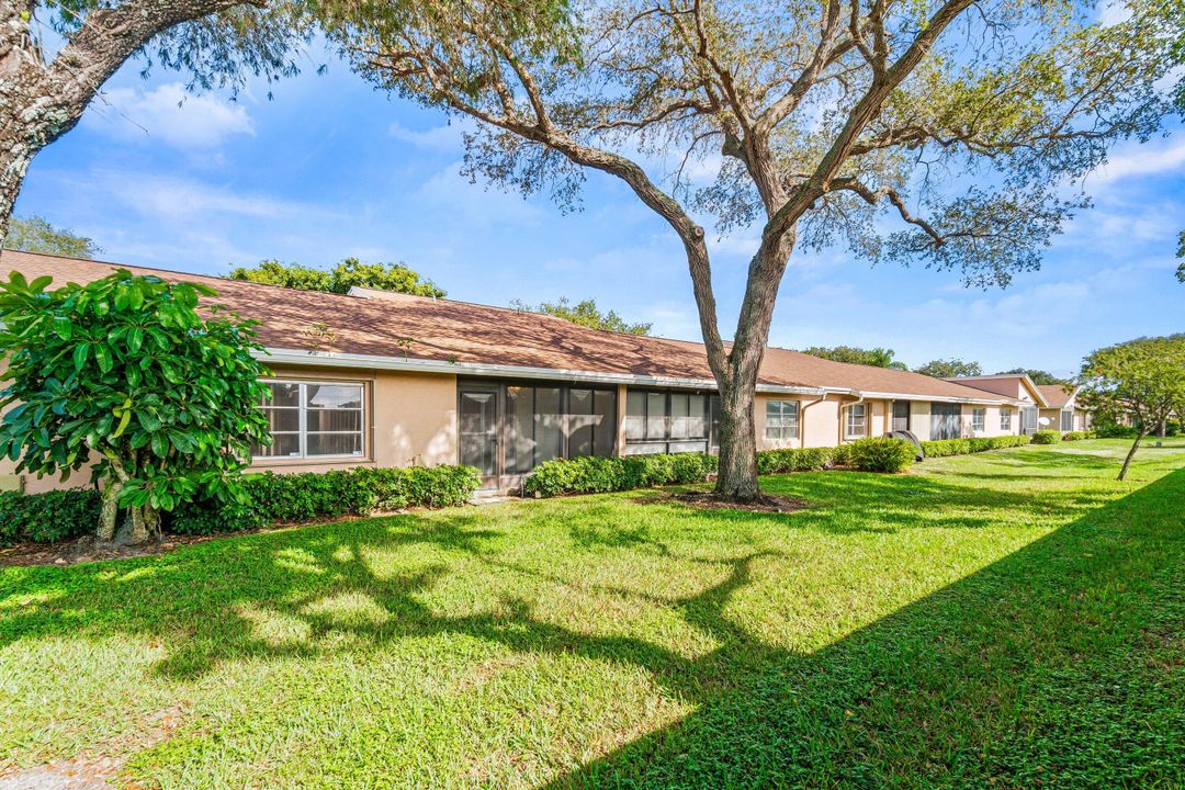 待售: $240,000 (2 贝兹, 2 浴室, 1262 平方英尺)