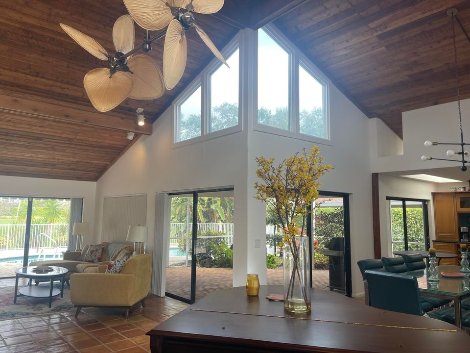 出租: $10,500 (2 贝兹, 2 浴室, 2820 平方英尺)