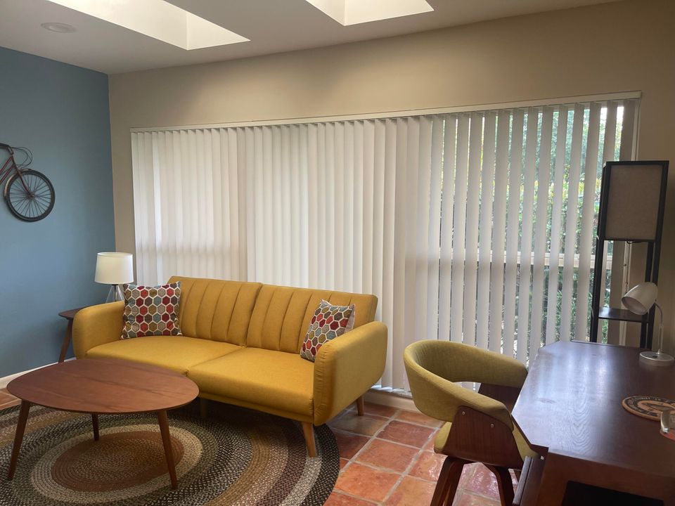 出租: $10,500 (2 贝兹, 2 浴室, 2820 平方英尺)