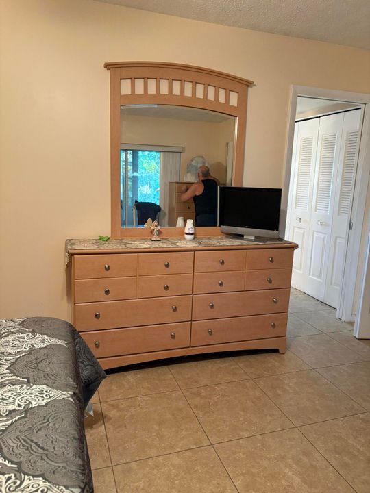 For Sale: $95,900 (1 beds, 1 baths, 684 Square Feet)