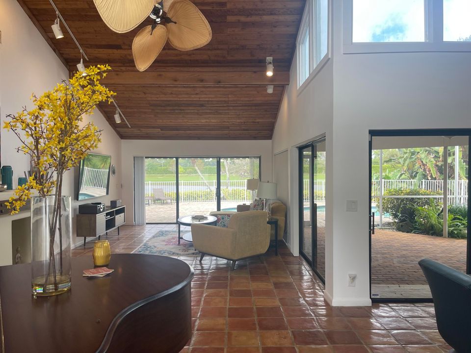 出租: $10,500 (2 贝兹, 2 浴室, 2820 平方英尺)