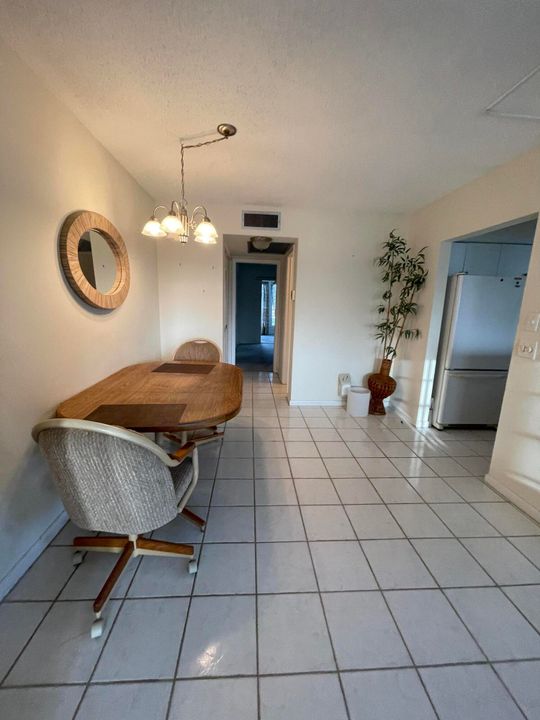For Sale: $100,000 (1 beds, 1 baths, 715 Square Feet)
