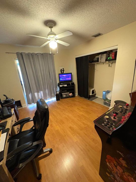 待售: $599,999 (3 贝兹, 2 浴室, 1517 平方英尺)