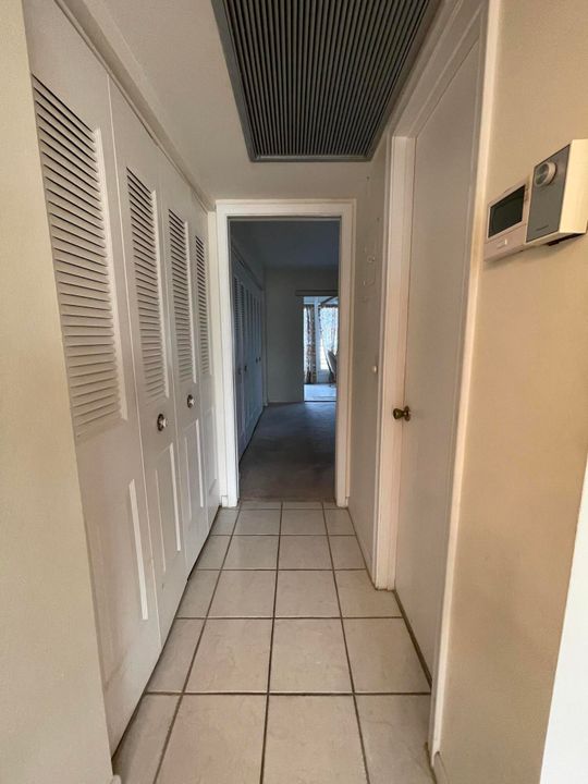 For Sale: $100,000 (1 beds, 1 baths, 715 Square Feet)